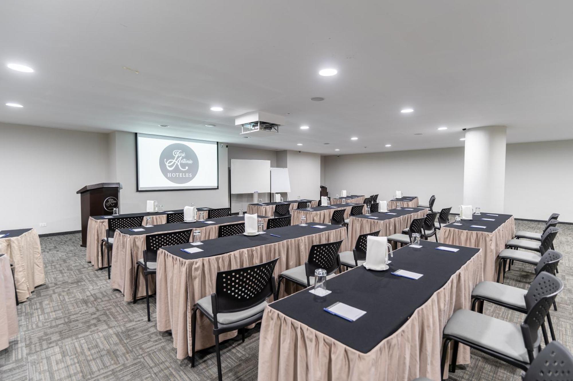 Jose Antonio Executive Hotel Лима Екстериор снимка