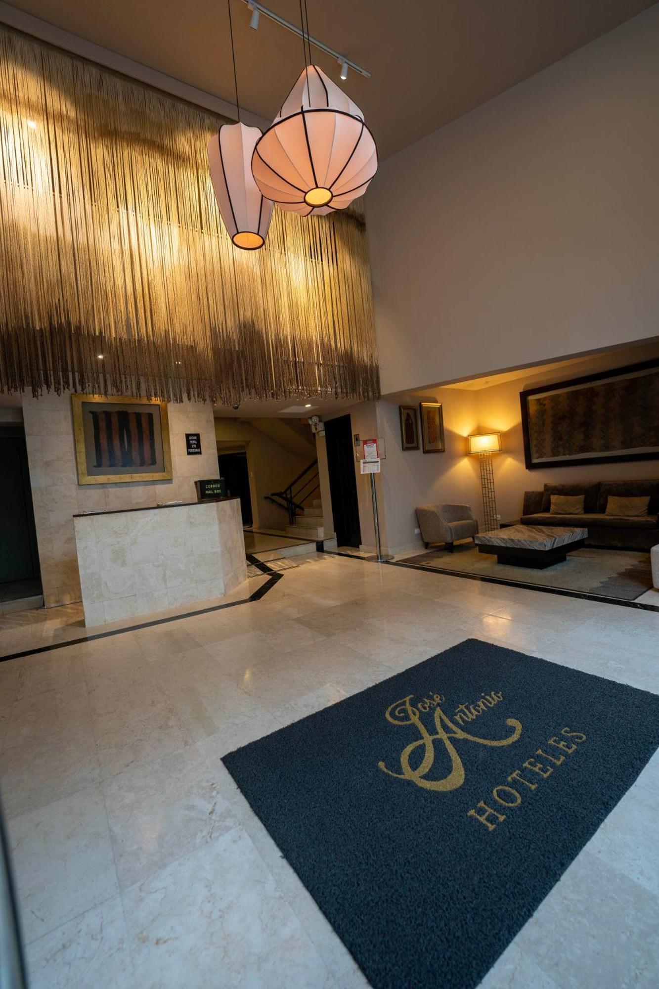 Jose Antonio Executive Hotel Лима Екстериор снимка